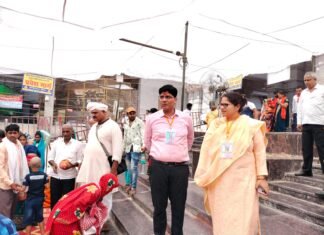विंध्याचल में दर्शनार्थियों के लिए सस्ती दर पर पूड़ी सब्जी कराई जा रही है उपलब्ध