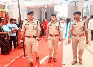 अपर पुलिस महानिदेशक वाराणसी जोन द्वारा चैत्र नवरात्र विन्ध्याचल मेला- क्षेत्र में भ्रमण/निरीक्षण कर लिया गया सुरक्षा व्यवस्था का जायजा