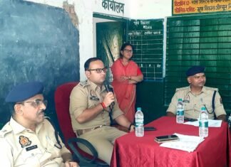नक्सली क्षेत्र में एसपी ने किया दौरा, मतदान के लिए लोगों को किया जागरूक दिलाया सुरक्षा का पूरा भरोसा – मिर्जापुर