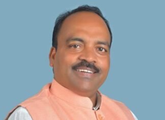 भाजपा सांसद रमेश बिंद ने पार्टी छोड़ पकड़ा सपा का दामन, लड़ेंगे मिर्जापुर से चुनाव