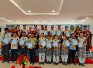 डैफोडिल्स ने अपने मेधावियों को किया सम्मानित