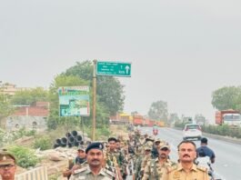 एसपी मिर्जापुर द्वारा आमजन को भयमुक्त होकर मतदान करने का दिया गया संदेश