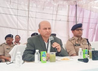 मतदान केंद्र पर असलहा और मोबाइल दोनों ले जाना वर्जित- पुलिस अधीक्षक अभिनंदन ,मिर्जापुर