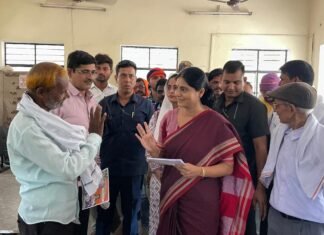 अनुप्रिया पटेल ने तहसील सदर का किया भ्रमण, अधिवक्ताओं से मोदी जी के हाथों को मजबूत करने की अपील की