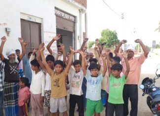 मझवा विधानसभा के जसोवर ग्राम सभा की खराब सड़क से लोग आक्रोशित