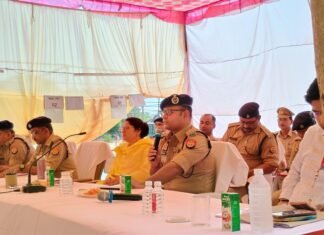 मुस्तैदी के साथ मतगणना को शांति पूर्ण एवं सकुशल सम्पन्न कराने के लिए आला अधिकारियों की बैठक संपन्न, मिर्जापुर