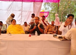 प्रियंका निरंजन व अभिनंदन द्वारा मतगणना के दृष्टिगत ड्यूटी में लगे कर्मचारीगण की ब्रीफिंग कर दिया आवश्यक निर्देश