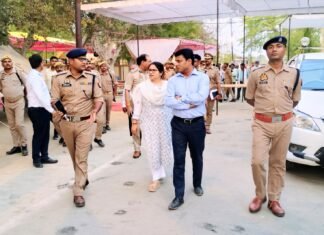 एसपी मिर्जापुर अभिनंदन के साथ पुलिस के बड़े आला अधिकारियों ने मतगणना को संपन्न कराने हेतु हाई प्रोफाइल बैठक कर तैयारी का लिया जायजा