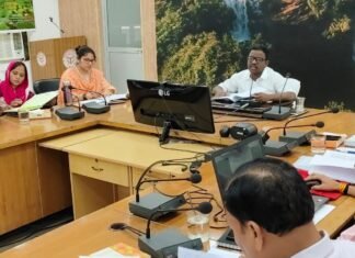 अवैध रूप से प्लाटिंग पर लगाये अंकुश, प्राधिकरण के मानक के अनुसार हो कालोनी का विकास -मण्डलायुक्त