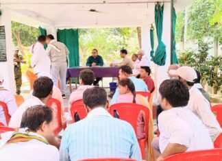 मिर्जापुर पुलिस अधीक्षक अभिनंदन द्वारा कछवा थाने पर पहुंचकर फरियादियों की समस्याओं को सुनकर किया गया निराकरण