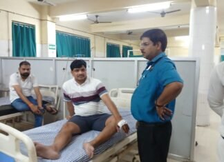 मिर्जापुर जिला पंचायत अध्यक्ष को सांप ने डसा ,अध्यक्ष अस्पताल में भर्ती