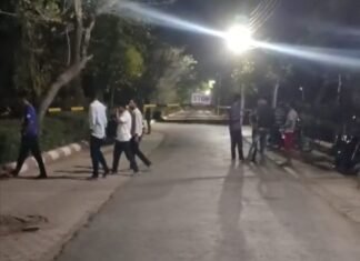 Mirzapur- BHU साउथ कैंपस में धरने पर बैठे छात्र
