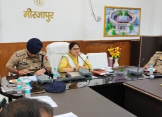 जनपद मीरजापुर की गंगा जमुनी तहजीब के मिशाल को कायम रखने के लिये शान्तिपूर्ण ढंग से मनाए त्यौहार -जिलाधिकारी