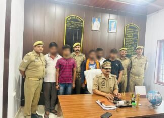 आरटीओ व खनन अधिकारी का लोकेशन देख कर ट्रकों को पास कराते पांच गिरफ्तार, मिर्जापुर
