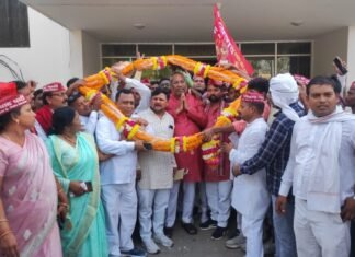 पुष्प लता बिंद बीएसपी छोड़ पकड़ी निषाद पार्टी का दामन ,मिर्जापुर