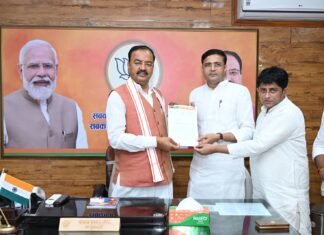 डिप्टी सीएम के दरबार में पहुंचा मिर्जापुर वेब सीरीज रोक की मांग