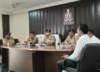 पुलिस अधीक्षक मीरजापुर द्वारा आगामी त्यौहारों के मद्देनजर जनपदीय पुलिस अधिकारीगण के साथ की गयी अपराध गोष्ठी