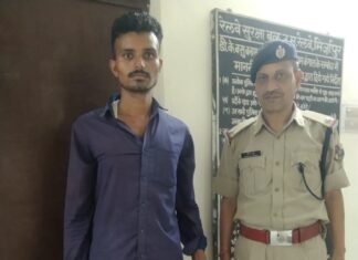 प्रतिबंधित गैस चूल्हा व सिलेंडर के साथ वेंडर पकड़ा गया