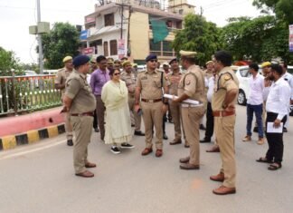 कावड़ यात्रियों के मार्ग का डीएम और एसपी ने किया निरीक्षण, मिर्जापुर