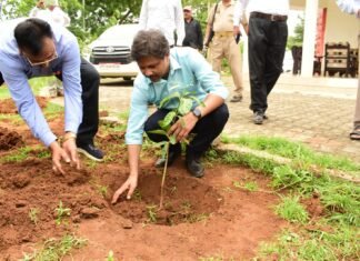 प्रमुख सचिव समाज कल्याण ने जयप्रकाश नारायण सर्वोदय विद्यालय का किया निरीक्षण