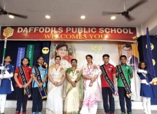 डैफोडिल्स पब्लिक स्कूल संकट मोचन शाखा में अलंकरण समारोह का आयोजन