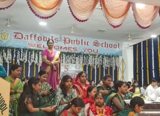 डैफोडिल्स स्कूल में पांच दिवसीय कजरी महोत्सव में पद्मश्री उर्मिला श्रीवास्तव ने छात्रों को सिखाएं गुण