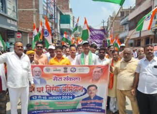 मिर्ज़ापुर नगर पालिका अध्यक्ष श्याम सुंदर केसरी के नेतृत्व में निकाली गई तिरंगा यात्रा