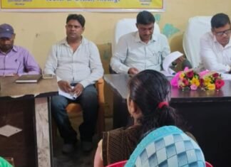 सिटी ब्लॉक के ग्राम पंचायत महेवा में चौपाल के दौरान उन्तालीस शिकायतें आई अधिकारियों के सामने