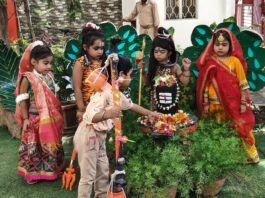 डैफोडिल्स विद्यालय में बच्चों ने निकाली शिव जी की पावन कावड़ यात्रा