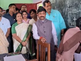 मंत्री नंद गोपाल गुप्ता ने विद्यालय का किया निरीक्षण, मिर्जापुर