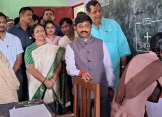 मंत्री नंद गोपाल गुप्ता ने विद्यालय का किया निरीक्षण, मिर्जापुर