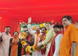 यूपी के उपमुख्यमंत्री केशव प्रसाद मौर्य ने कहा कि मझवा में कोई भी लड़े, खिलेगा कमल ही