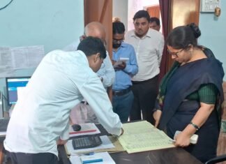 खण्ड विकास अधिकारी अपने कार्यशैली में लाए सुधार, अन्यथा की जायेगी कड़ी कार्यवाही -जिलाधिकारी