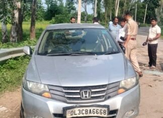 मिर्जापुर में होण्डा सिटी कार में लदा 290 बोतल अवैध अंग्रेजी शराब बरामद
