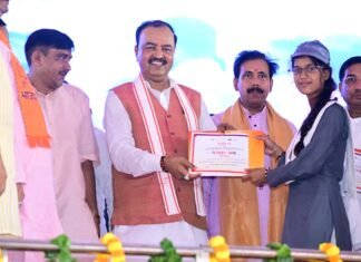 मिर्जापुर में अपने भ्रमण के दौरान केशव मौर्य ने क्या कहा और क्या किया देखिए पूरी खबर