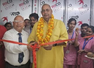 मिर्जापुर के पॉपुलर अस्पताल में नगर विधायक ने डेंगू वार्ड का काटा फीता