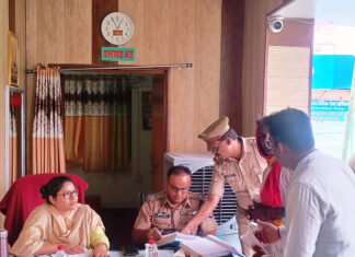 प्रशासनिक अधिकारीगण द्वारा जनपद के विभिन्न थानों पर आने वाले आमजन की सुनी गयी समस्याएं —*