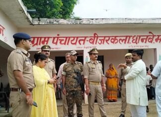 मिर्जापुर में बाढ़ चौकियों का डीएम और एसपी ने क्या निरीक्षण, दिए आवश्यक निर्देश