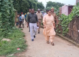 बढ़ती गंगा नदी के चलते फसलों के नुकसान के मामले में डीएम ने गठित की टीम ,मिर्जापुर