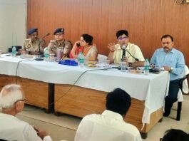 नवरात्र के मद्दे नजर विंध्याचल में अधिकारियों ने की बैठक