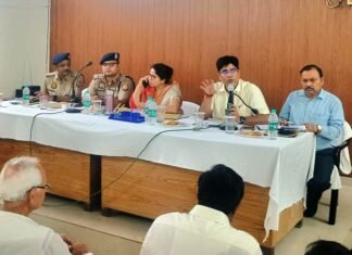 नवरात्र के मद्दे नजर विंध्याचल में अधिकारियों ने की बैठक