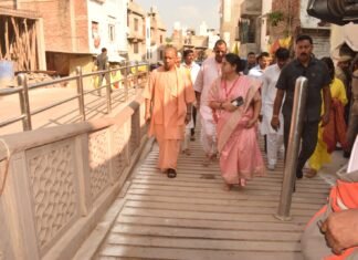 मुख्यमंत्री ने विंध्यवासिनी देवी में पूजा कर प्रदेश वासियों के सुख और संपन्नता की कामना की