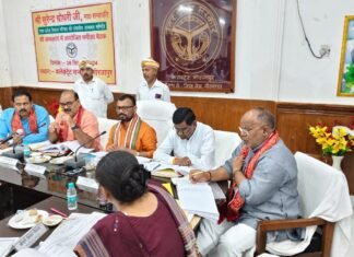 विधान परिषद उ0प्र0 की ससंदीय अध्ययन समिति द्वारा जनपद मीरजापुर व भदोही के अधिकारियों के साथ बैठक सम्पन्न