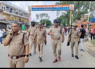 मिर्जापुर, चौसा मोड पर किराना की दुकान में ट्रक घूसा
