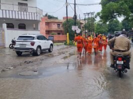 मिर्जापुर के सड़कों की हालत बहुत खराब, ई रिक्शा चालकों में भारी रोष