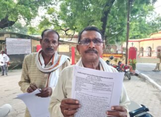 एडीएम के आदेश के बाद भी फैक्ट्री संचालक द्वारा रास्ता कब्जा ,मिर्जापुर