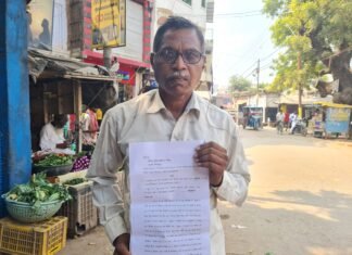 सामान से लदा ट्रक रास्ते में छोड़ कर जरूरी दस्तावेज डीजल और नगदी रुपया लेकर ड्राइवर खलासी चंपत