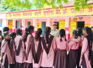 जनपद के सभी थानों द्वारा अपने-अपने थाना क्षेत्र में महिलाओं एवं बालिकाओं को किया जा रहा जागरुक