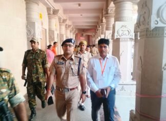 विंध्याचल में भक्तों के लिए पुलिस अधीक्षक निरंतर देख रहे हैं सुरक्षा इंतजाम
