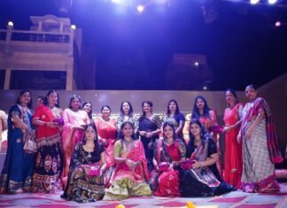 उत्तर प्रदेश वैश्य महासम्मेलन मीरजापुर के बैनर तले अध्यक्ष गोकुल अग्रवाल के नेतृत्व में सफल गरबा नाइट का भव्य आयोजन संपन्न